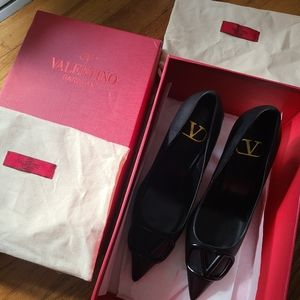 Valentino Logo Nero Pump BRANDNEW